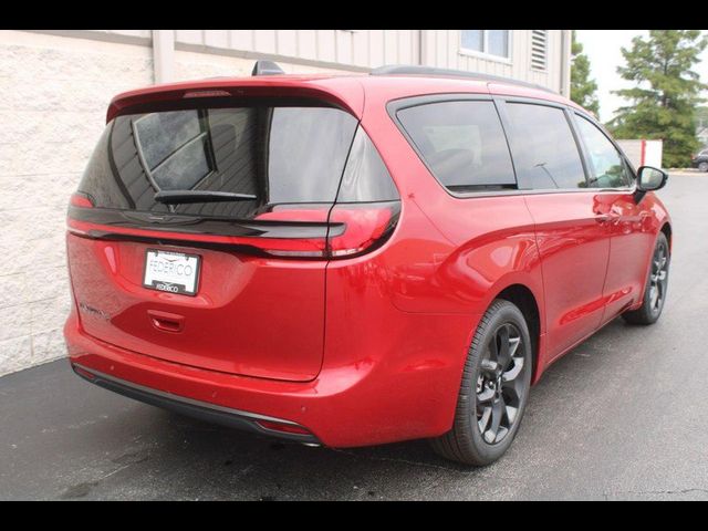 2024 Chrysler Pacifica Touring-L