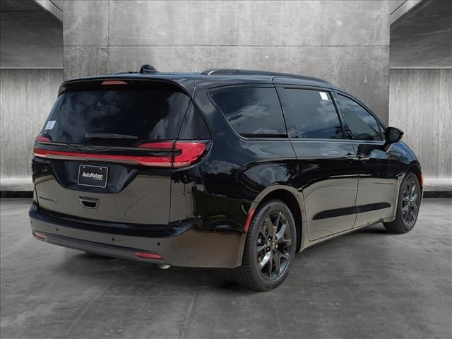 2024 Chrysler Pacifica Touring-L