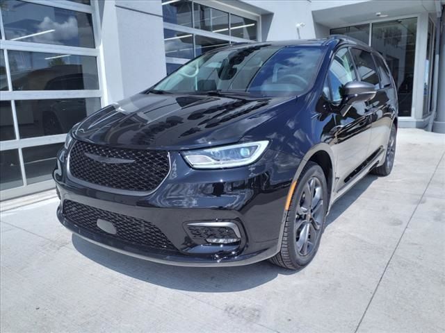 2024 Chrysler Pacifica Touring-L