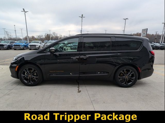 2024 Chrysler Pacifica Touring-L