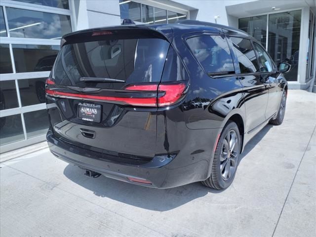 2024 Chrysler Pacifica Touring-L