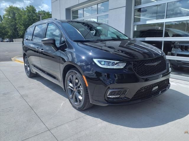 2024 Chrysler Pacifica Touring-L