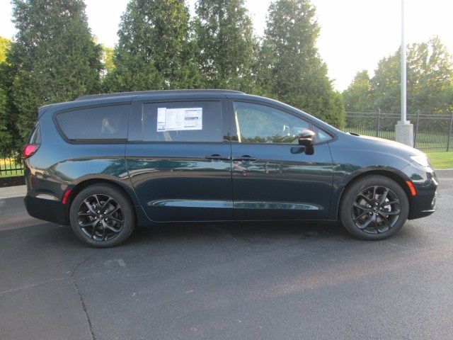 2024 Chrysler Pacifica Touring-L