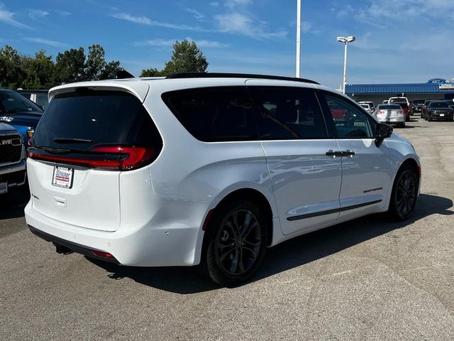 2024 Chrysler Pacifica Touring-L