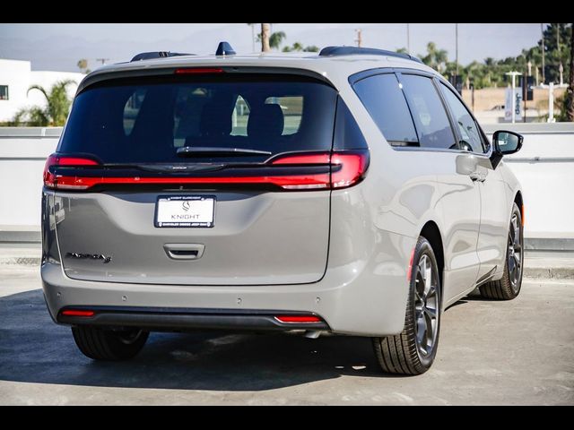 2024 Chrysler Pacifica Touring-L