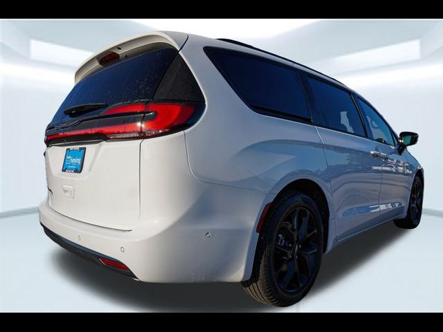 2024 Chrysler Pacifica Touring-L