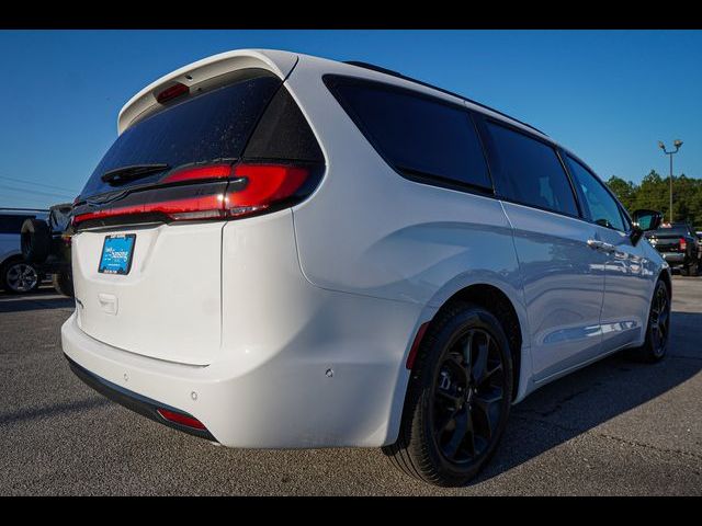 2024 Chrysler Pacifica Touring-L