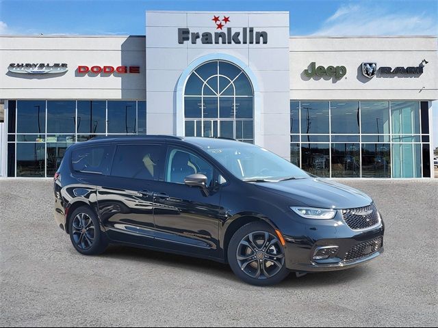 2024 Chrysler Pacifica Touring-L