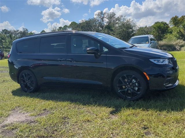 2024 Chrysler Pacifica Touring-L