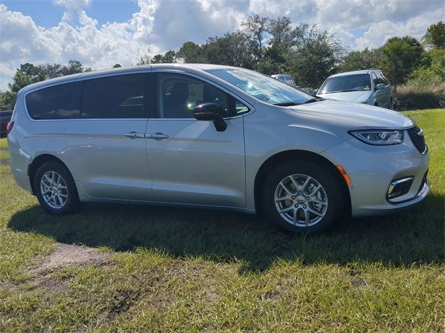 2024 Chrysler Pacifica Touring-L