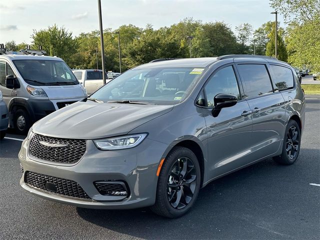 2024 Chrysler Pacifica Touring-L