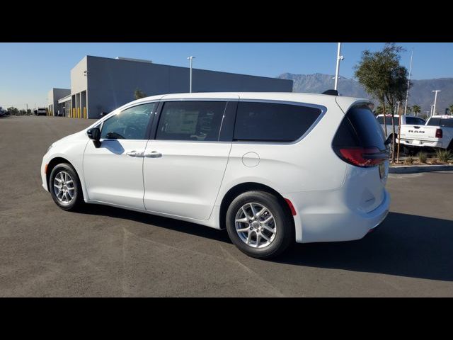 2024 Chrysler Pacifica Touring-L