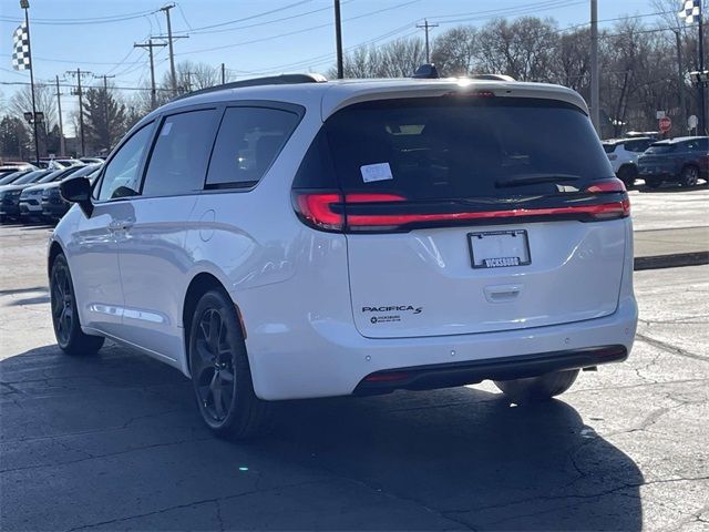 2024 Chrysler Pacifica Touring-L