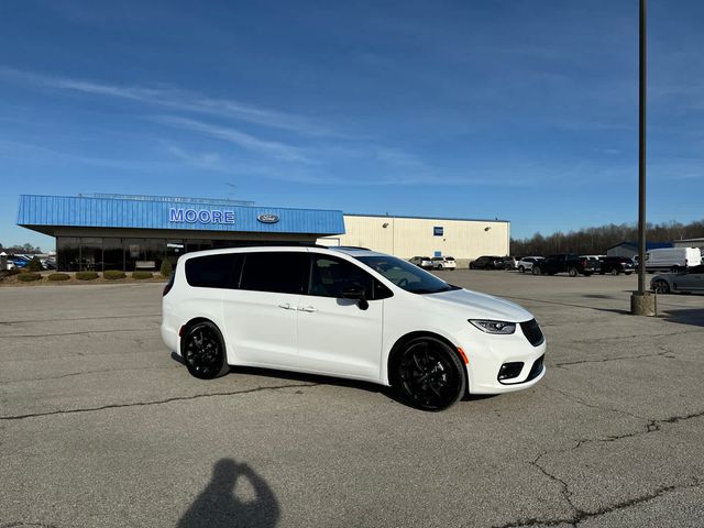 2024 Chrysler Pacifica Touring-L