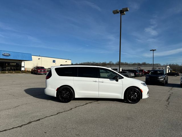 2024 Chrysler Pacifica Touring-L