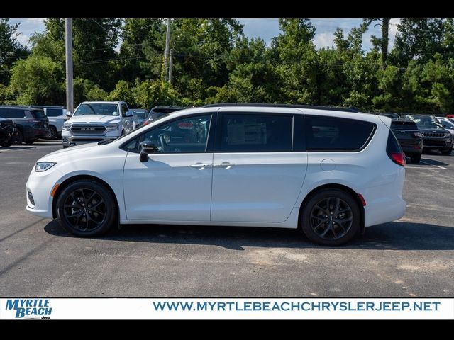 2024 Chrysler Pacifica Touring-L