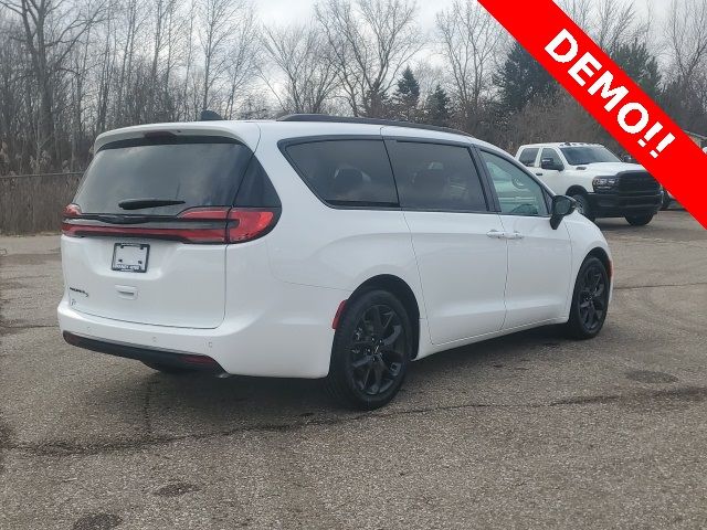 2024 Chrysler Pacifica Touring-L