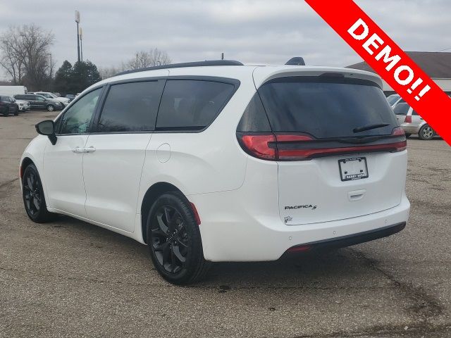 2024 Chrysler Pacifica Touring-L