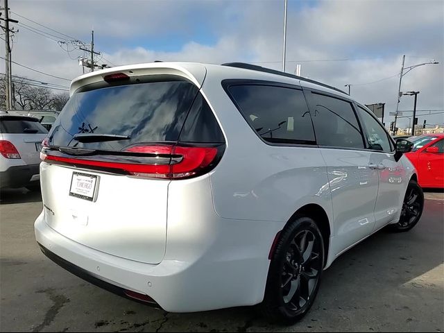 2024 Chrysler Pacifica Touring-L