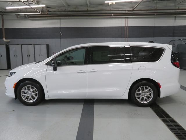 2024 Chrysler Pacifica Touring-L