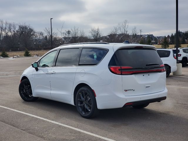 2024 Chrysler Pacifica Touring-L