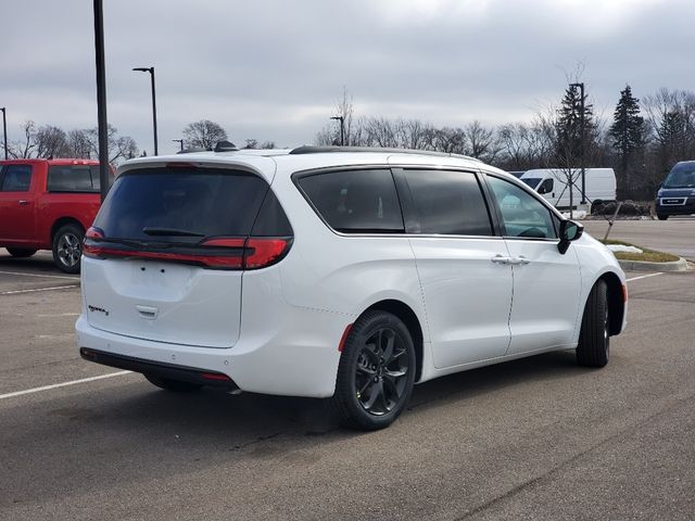 2024 Chrysler Pacifica Touring-L