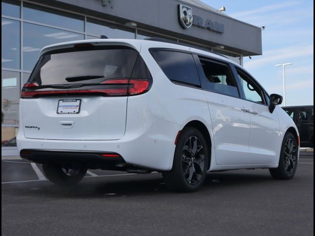 2024 Chrysler Pacifica Touring-L