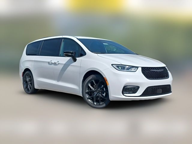 2024 Chrysler Pacifica Touring-L