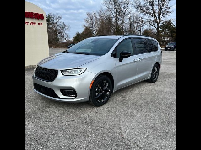 2024 Chrysler Pacifica Touring-L