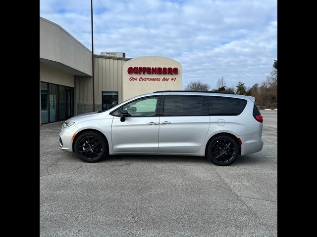 2024 Chrysler Pacifica Touring-L