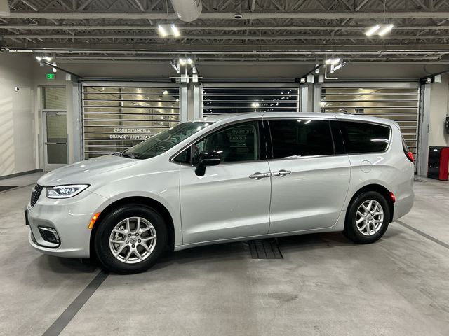 2024 Chrysler Pacifica Touring-L