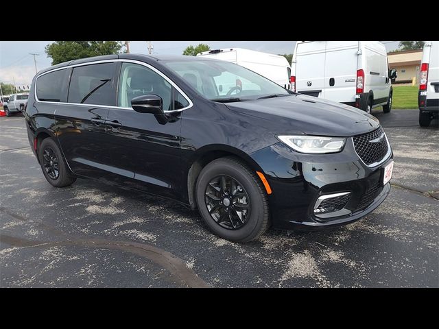 2024 Chrysler Pacifica Touring-L