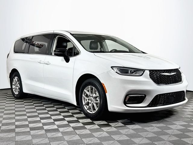 2024 Chrysler Pacifica Touring-L