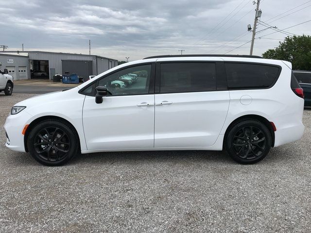 2024 Chrysler Pacifica Touring-L