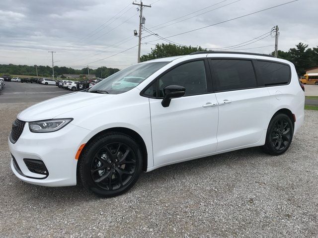 2024 Chrysler Pacifica Touring-L