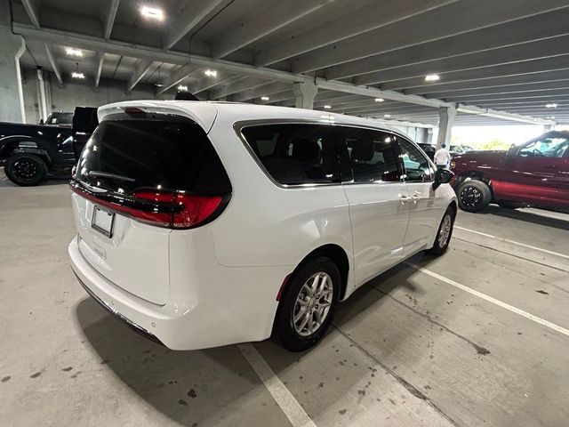 2024 Chrysler Pacifica Touring-L