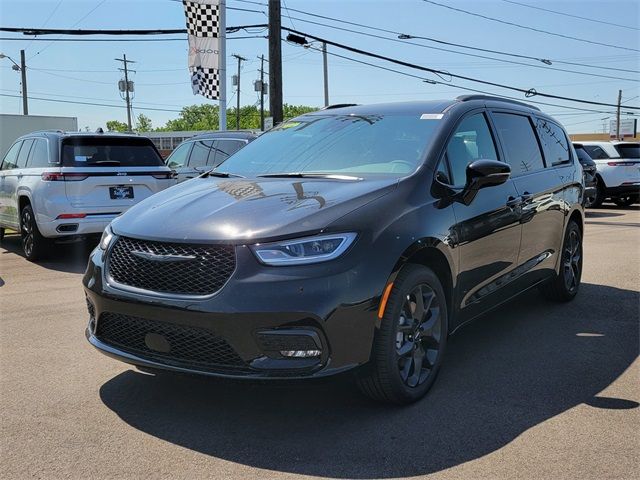 2024 Chrysler Pacifica Touring-L