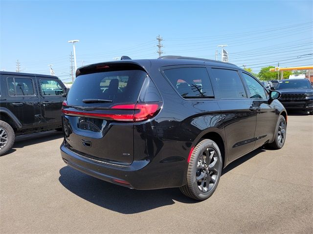 2024 Chrysler Pacifica Touring-L