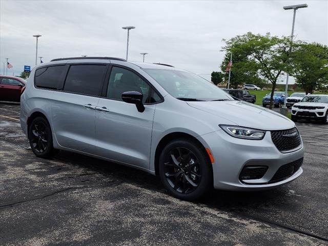 2024 Chrysler Pacifica Touring-L