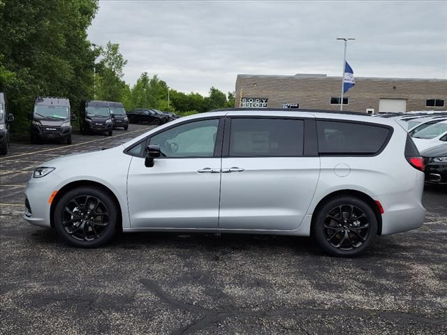 2024 Chrysler Pacifica Touring-L