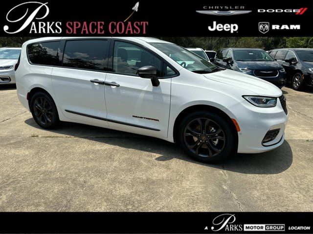 2024 Chrysler Pacifica Touring-L