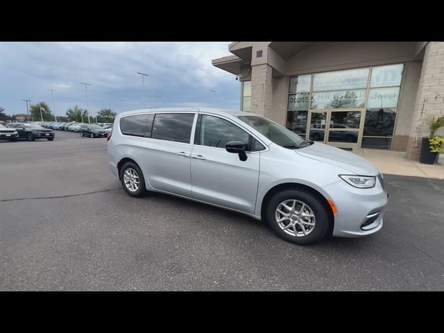 2024 Chrysler Pacifica Touring-L