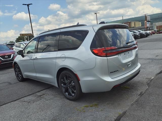 2024 Chrysler Pacifica Touring-L