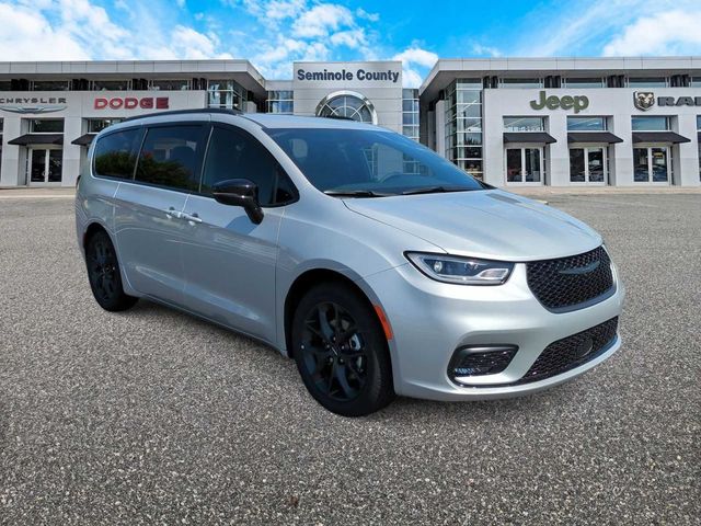 2024 Chrysler Pacifica Touring-L