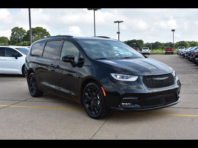 2024 Chrysler Pacifica Touring-L