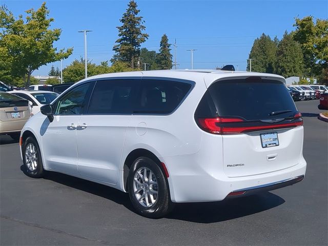 2024 Chrysler Pacifica Touring-L