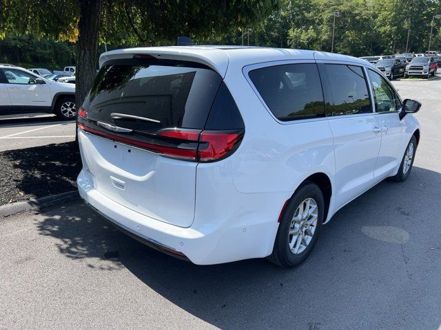 2024 Chrysler Pacifica Touring-L