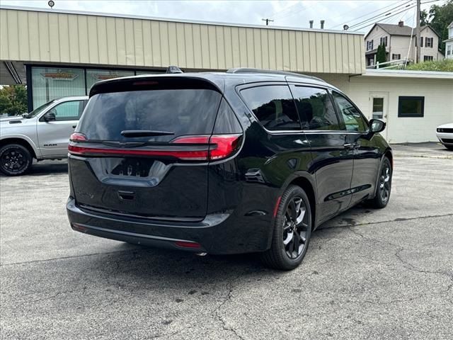 2024 Chrysler Pacifica Touring-L