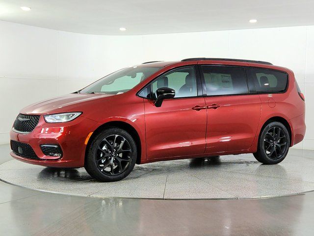 2024 Chrysler Pacifica Touring-L