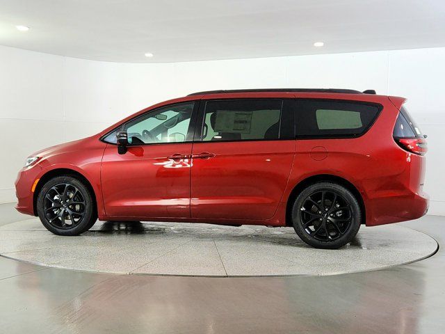 2024 Chrysler Pacifica Touring-L